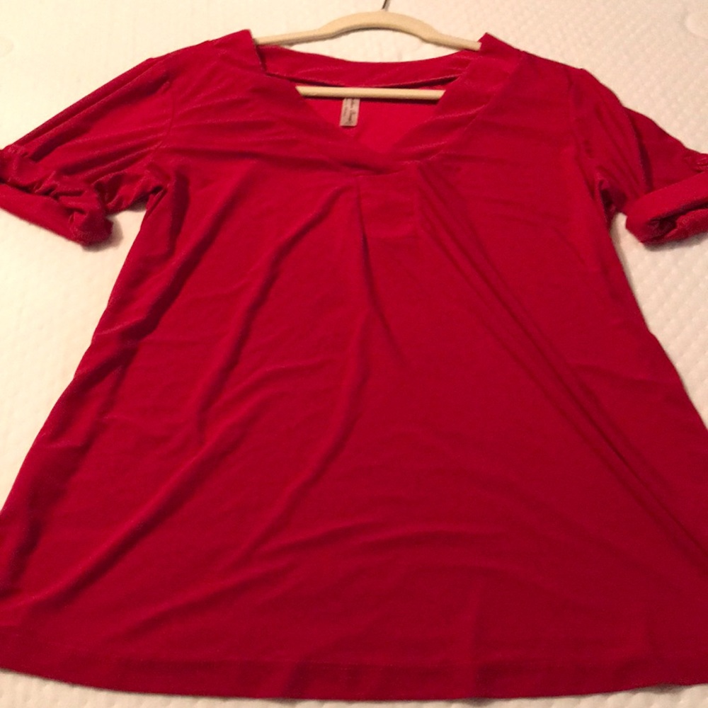 5/$15 💥Red V-Neck Roll Tab Tunic